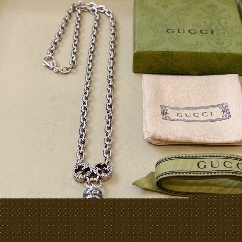 G*u*i necklaces